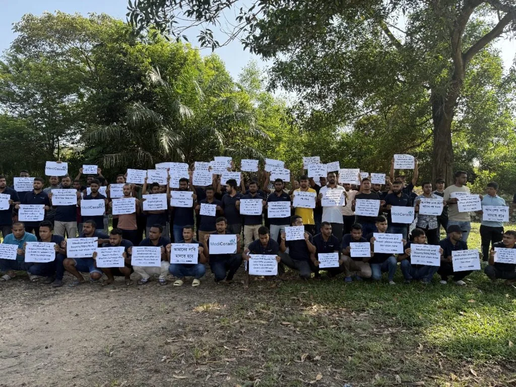 Solidariti Buat Pekerja Migran di Syarikat Mediceram yang Sedang Mogok Kali Ketiga Dalam Memperjuangkan Hak Mereka! 1 Gelombang mogok di Mediceram: Seramai 190 orang pekerja migran dari Bangladesh berjuang menuntut hak mereka. Pengkhianatan kelas kapitalis perlu ditentang dan solidariti sesama kelas pekerja perlu dibina.