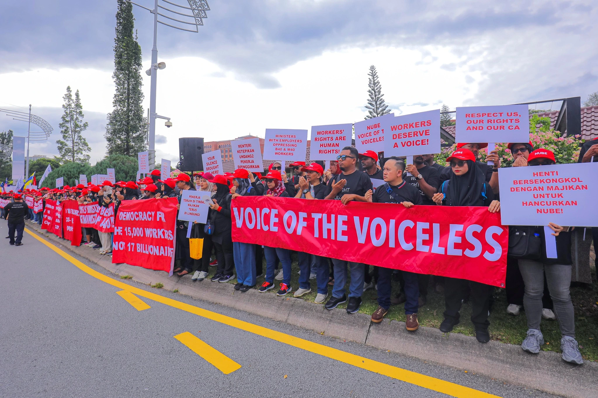 PRK Ayer Kuning: Kelesuan dalam kalangan pengundi terhadap proses politik dan peningkatan undi yang ketara untuk parti PSM 19 2025 07 08 nube protes hari pekerja foto 1 sosialis alternatif PRK Ayer Kuning: Kelesuan dalam kalangan pengundi terhadap proses politik dan peningkatan undi yang ketara untuk parti PSM Sosialis Alternatif