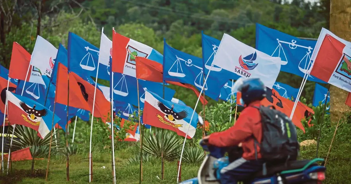 Keputusan PRN Sabah mencerminkan keretakan kestabilan kerajaan Madani dan menjadi sebahagian daripada faktor-faktor penentu bagi penyusunan politik kelas elit di Malaysia. Runtuhnya hegemoni Barisan Nasional membuka ruang autonomi yang lebih buat kepimpinan elit di Borneo.