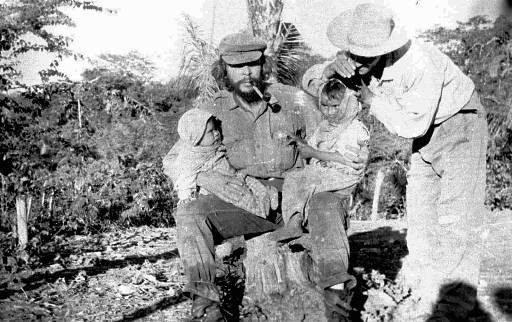 Che Guevara: Legasi Revolusi dan Pengajaran Perjuangannya 8 Che Guevara di Bolivia, 1967, dalam foto yang dipelihara oleh Centro de Estudios Che Guevara di Havana.