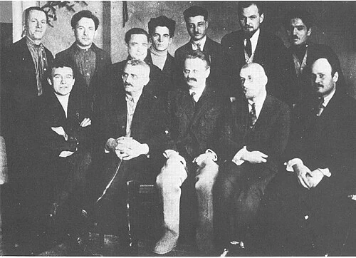 Revolusi Rusia 21 Trotsky bersama penyokong Pembangkang Kiri di Moscow, 1927.