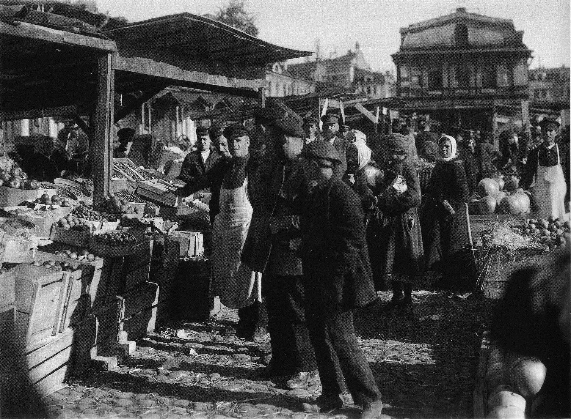 Revolusi Rusia 19 Pasar buah-buahan dan sayur-sayuran di Leningrad, 1924, ketika Dasar Ekonomi Baru.